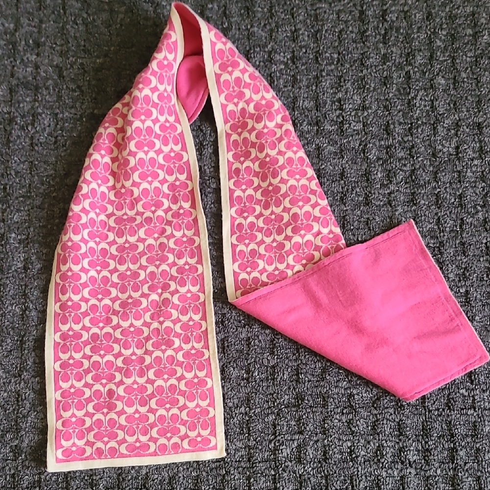 NEW Coach Signature C Berry Pink and Cream Merino Wool Scarf